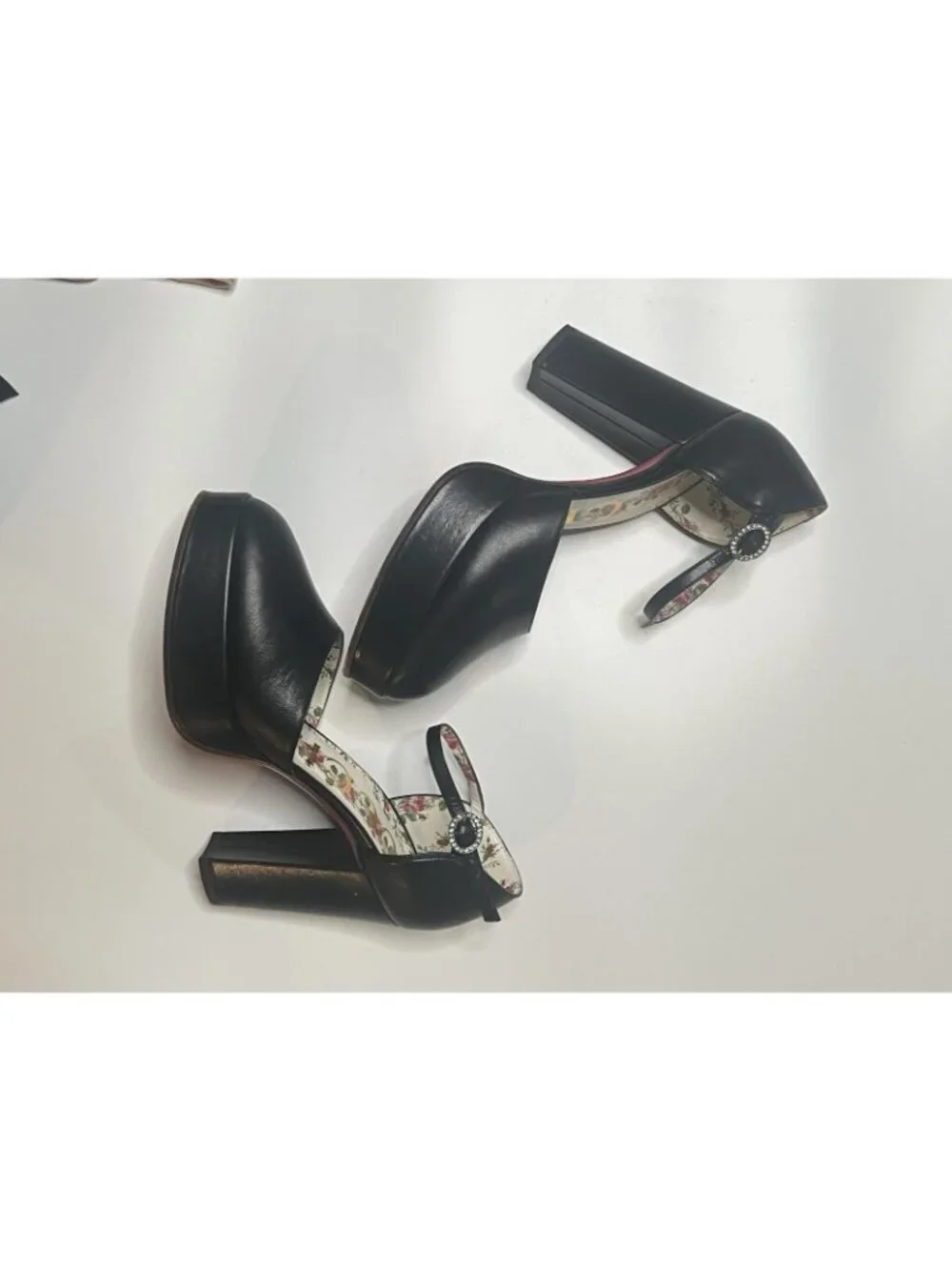 Gucci authentic black